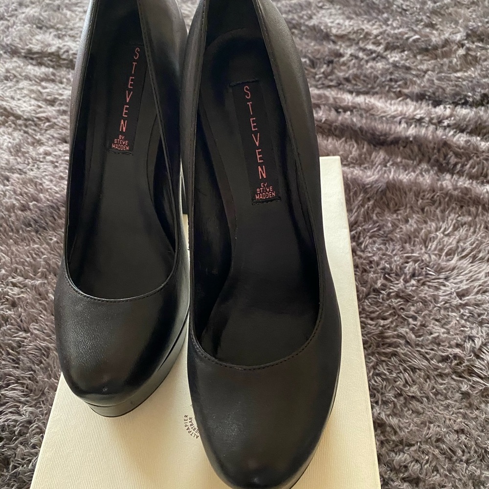 Shoes - Picture 3 of 3